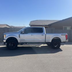 ***Sweet 2017 Ford F-250 Super Duty XLT 4dr Crew Cab 4WD