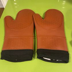 Pair of Silicone Oven Mitts