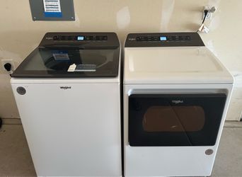 Whirlpool Washer and Dryer (delivery available)