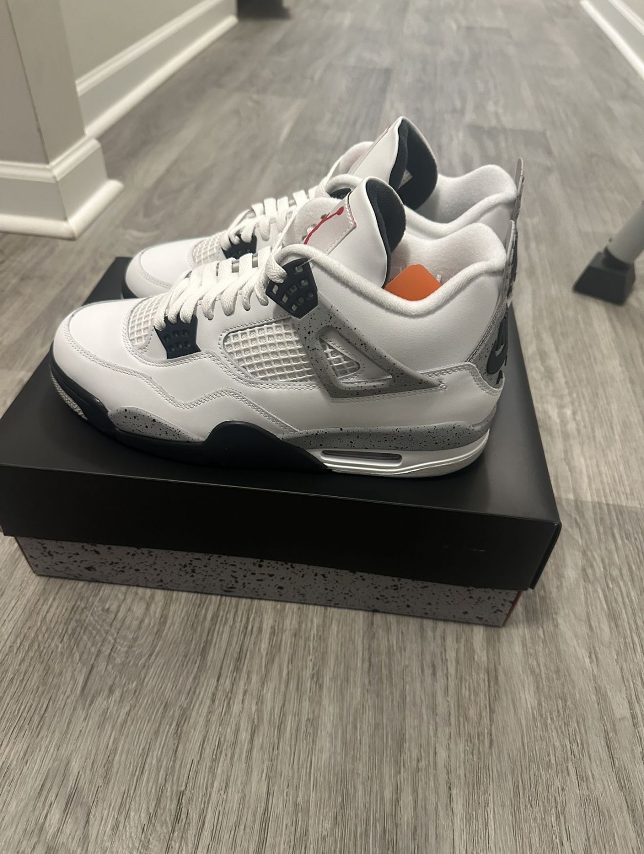 Jordan 4 White Cement Sz 9.5