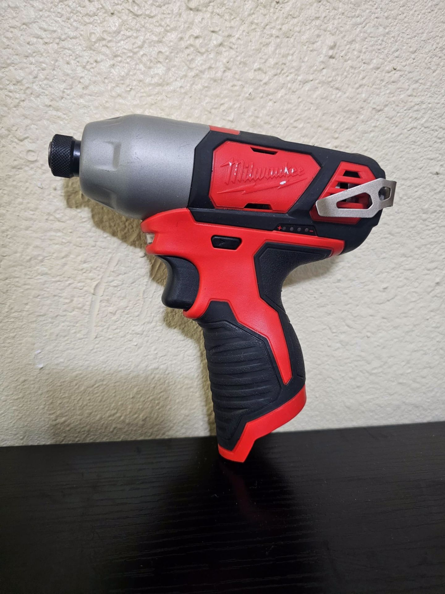 MILWAUKEE M12 1/4 HEX IMPACT DRIVER