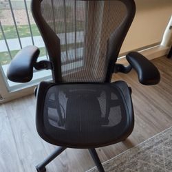 2020 Herman Miller Aeron - Size B (Medium) - Excellent Condition