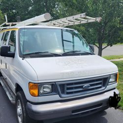 Ford E-250 super duty cargo 
