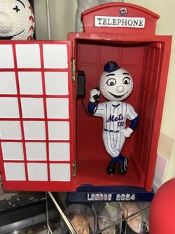 Mr Met London Phone Booth SGA