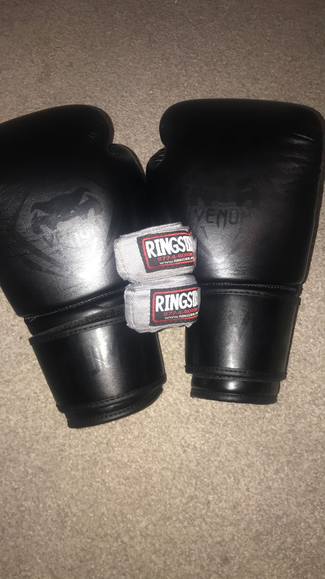 Venom Boxing Gloves With Wraps 
