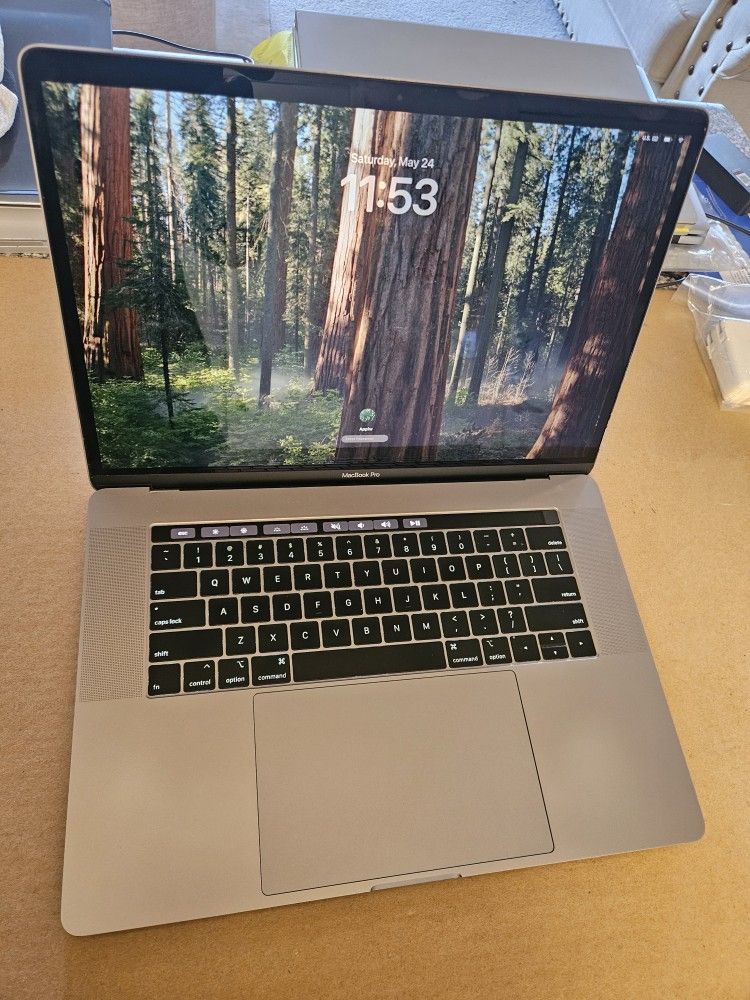 Macbook Pro 15.4 Screen i7 32gb Ram 500gb SSD Drive 2.6ghz 2018 Great Condition