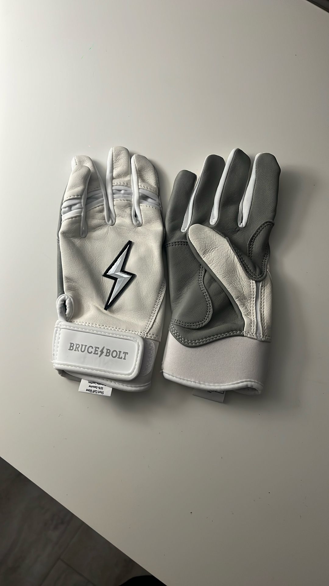 Bruce Bolt, White & Gray, Youth Medium 