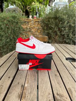 2023 Air Jordan 1 Retro Low OG 'University Red'