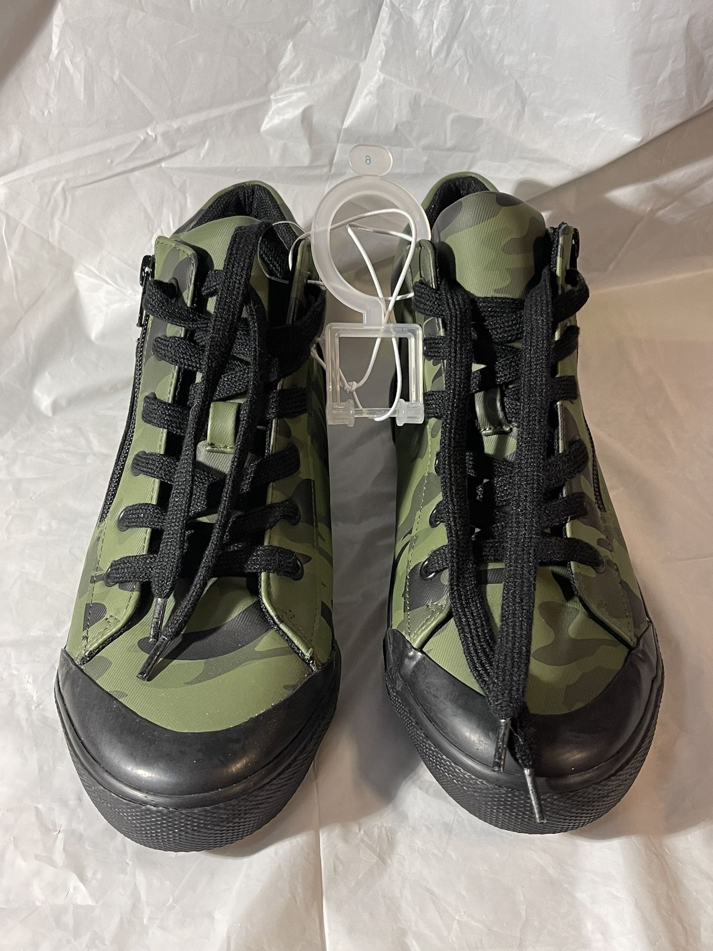 Cat & Jack Camo High Top Sneakers Boys Sz 6 NEW