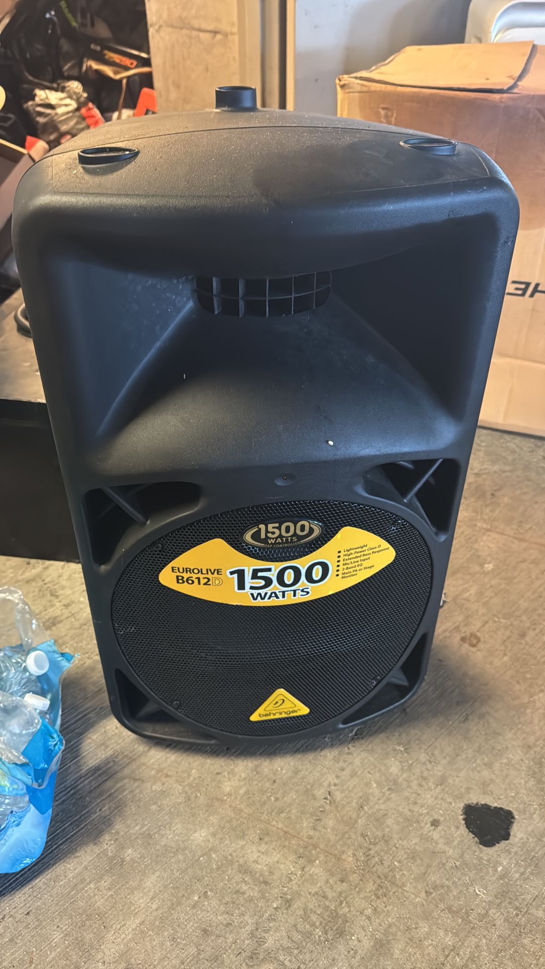 BEHRINGER EUROLIVE 1500 watts