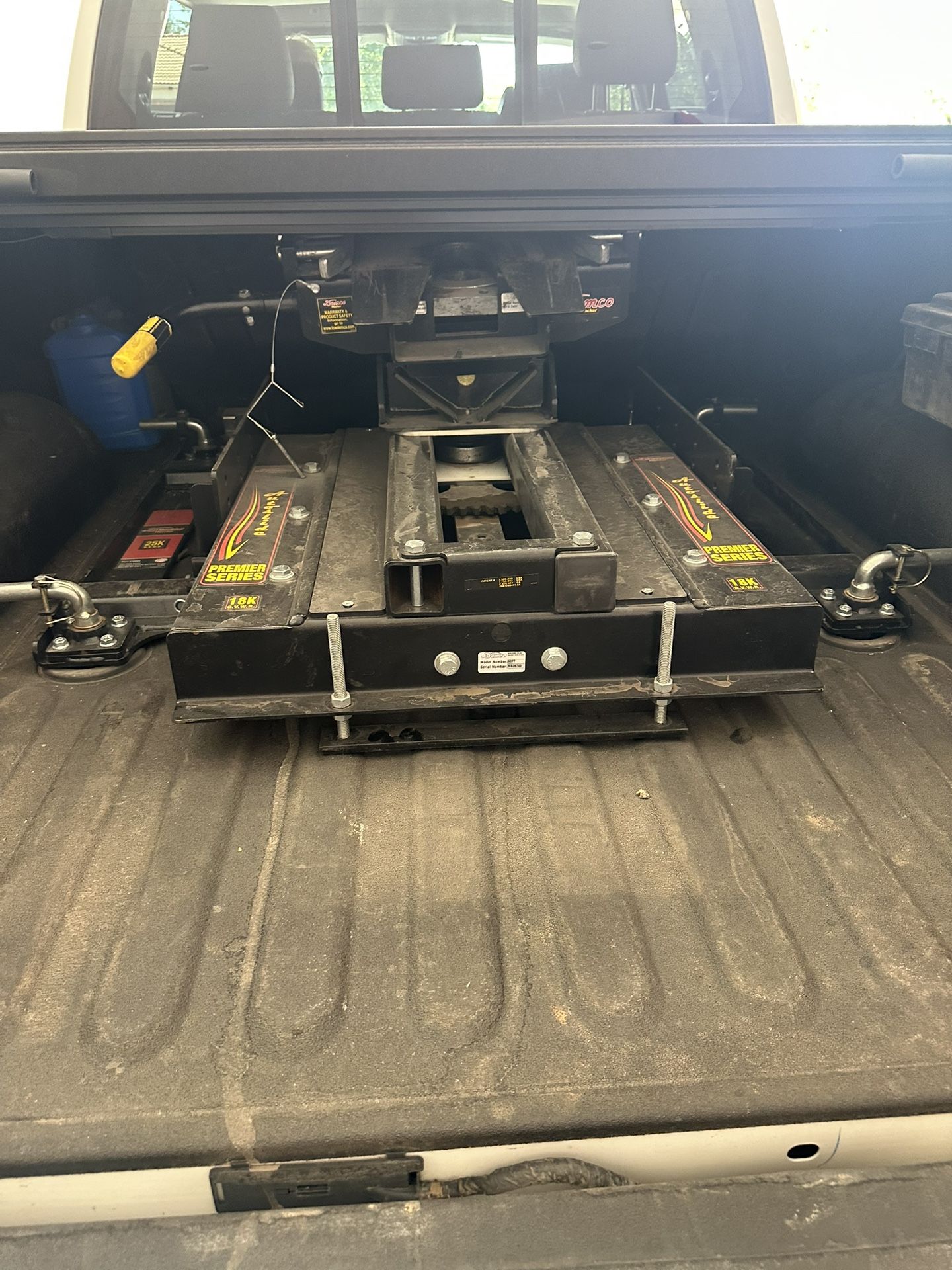 Demco 18K Auto slide 5th Wheel Hitch