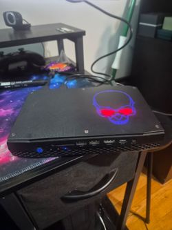 Intel NUC8i7HNK - 512GB SSD - 16GB RAM - 8th Gen i7