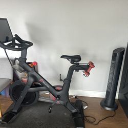 Peloton + 3 Lbs Weights 