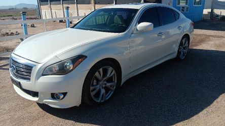 2011 Infiniti M