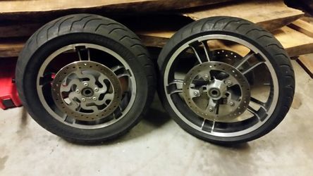 2017 Harley Davidson Street Glide stock tires and rims