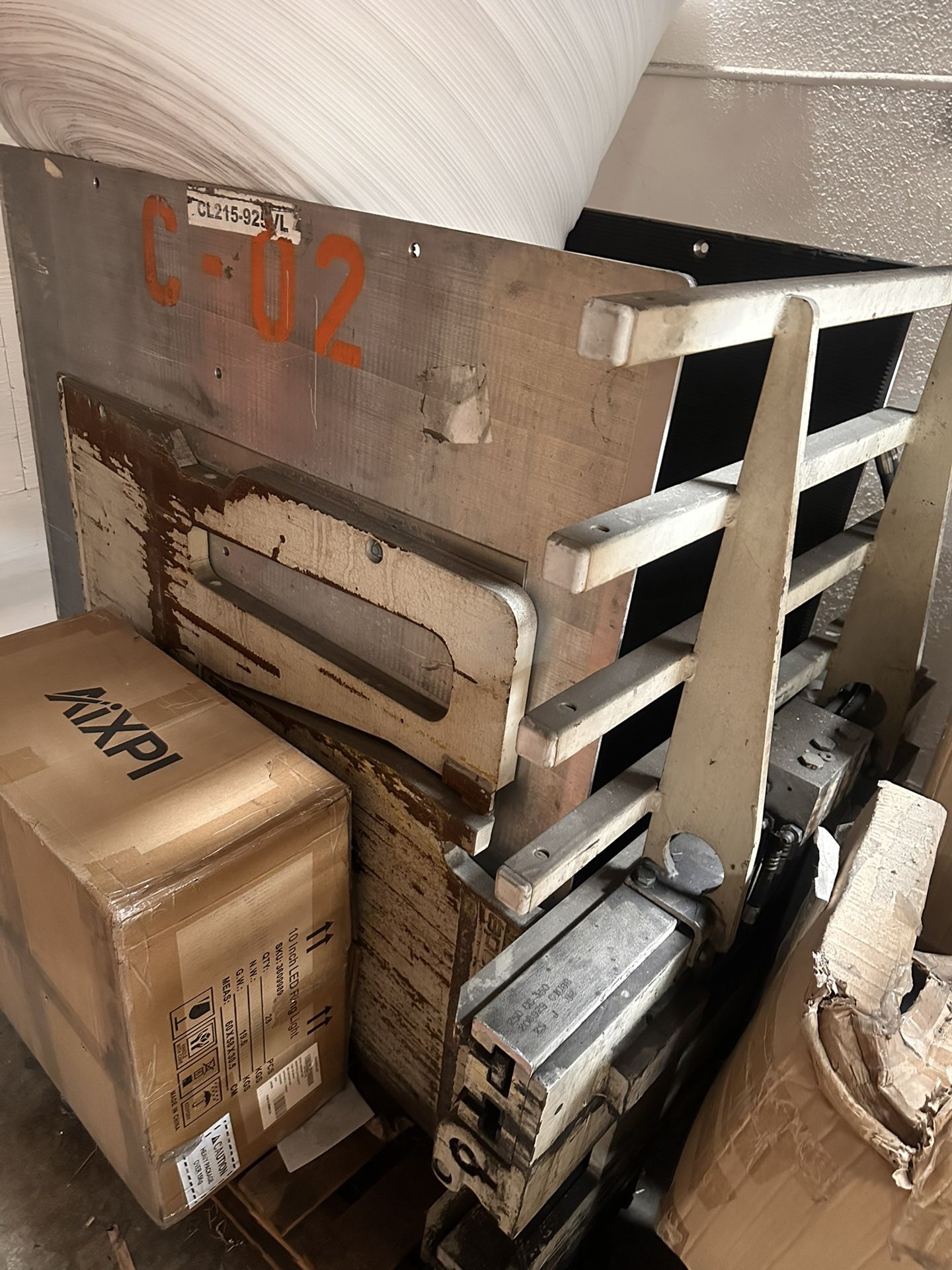 Carton Clamp 2,500 kg forklift