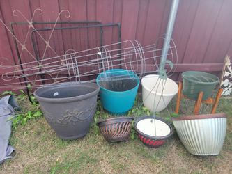 Garden pots. Medium and large