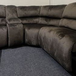 Armless Recliner Sectional with Storage Console 