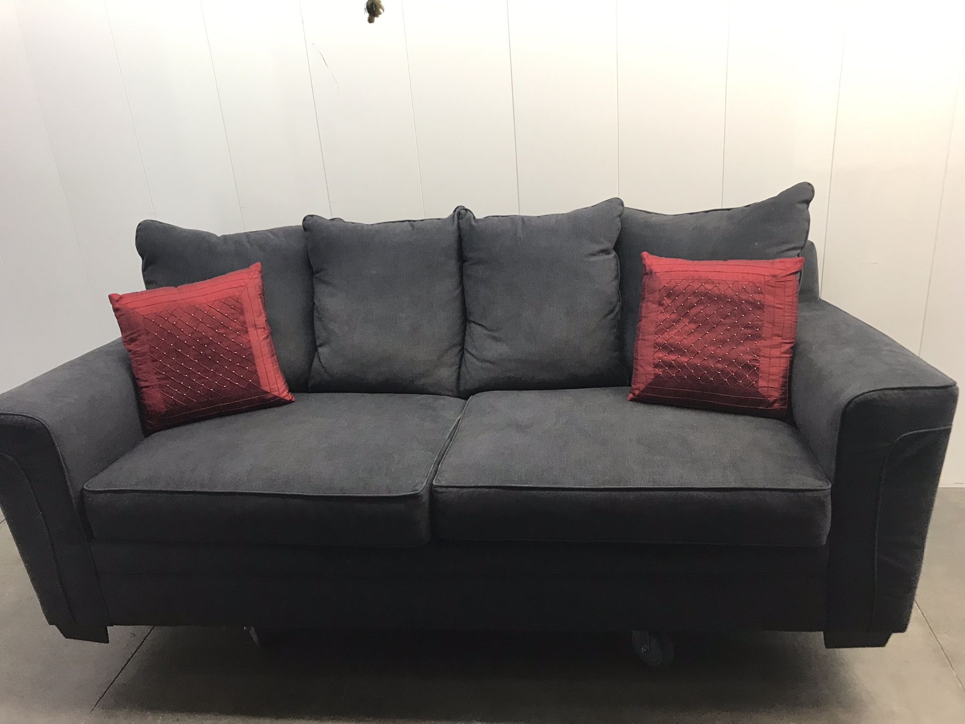 Comfortable gray Couch 