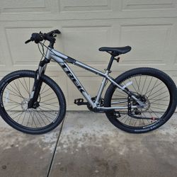 TREK MARLIN 5 MOUNTAIN BIKE (SMALL FRAME)