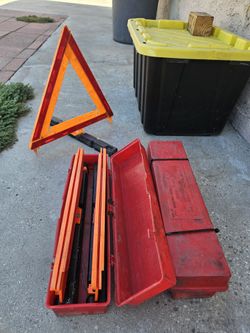 EMERGENCY WARNING TRIANGLE 