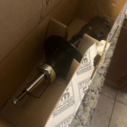 2007 Toyota Yaris Struts x2