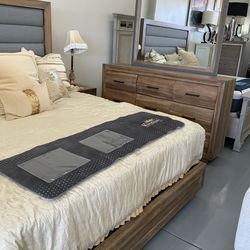 Gorgeous 6 Piece Bed Set - Light Brown Wood - Nightstand - Dresser with Mirror  - Tall Dresser - SAME DAY DELIVERY - NO CREDIT NEEDED