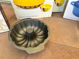 Parini Bundt cake pan