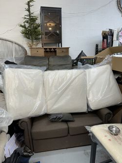 Set of 3 white pillow strings is completely new