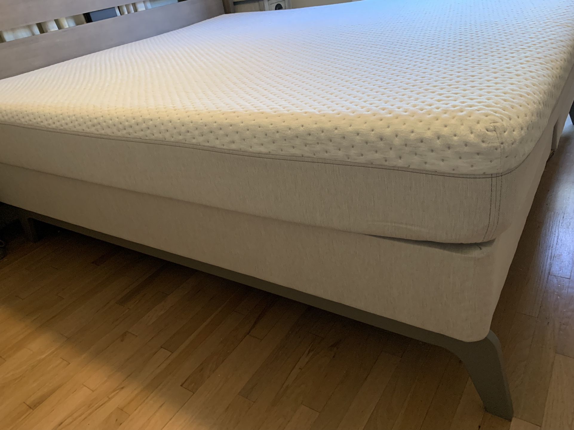 Ca King Sleep Number 360 C4 Smart Bed W/ Base 600 OBO for Sale in
