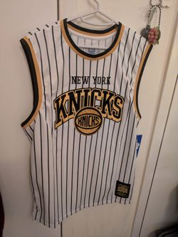 Knicks NBA JERSEY !!!!! Blk n gold !!!!! Version no number!!!!