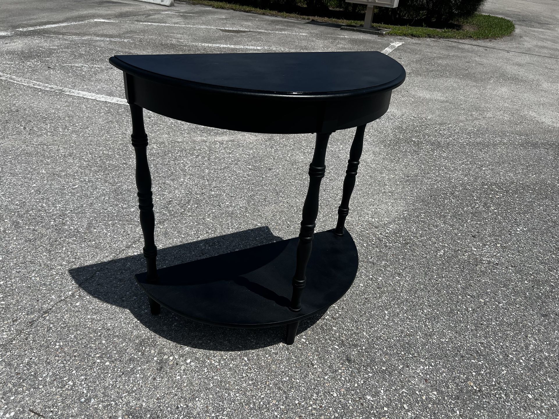 Black Wooden Half Moon Side Entry Accent Console Table! Good condition! 32x14x32in
