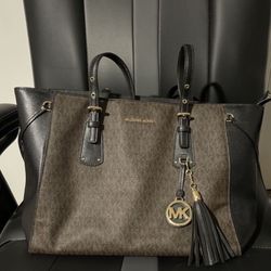 Michael Kors Voyager Medium Crossgrain Leather Tote Bag
