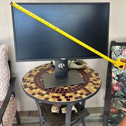Computer Monitor / Dell 28 Inch