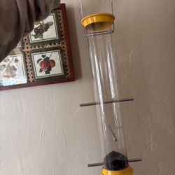 Bird feeder Droll Yankees USA yellow metAl abd clear plastic abd 3 perches