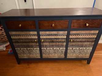 Credenza/sideboard/buffet