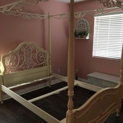 Girl Full Column Bed Frame