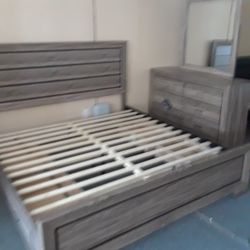 4 Pc Queen Bedroom Set With Queen Bedframe Dresser Mirror Nightstand On Sale Now