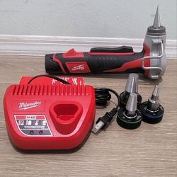 MILWAUKEE 2474-20  M12 12V LITHIUM-ION CORDLESS PEX EXPANSION TOOL KIT WITH BATTERY 1.5 AH, CHARGER &(3) EXPANSION HEADS  (NO CASE)