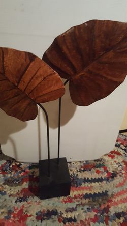 Leaf statue