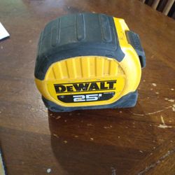 DeWalt 25' Tape Measure 