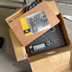 AKAI UNIVERSAL MODRL 44D 4 Track Tape Deck