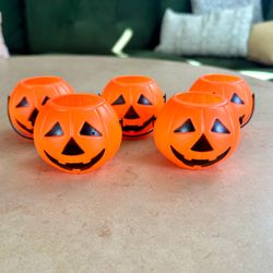 🎃 Cute new little plastic jack-o’-lantern Halloween pumpkin trick-or-treat buckets (5)