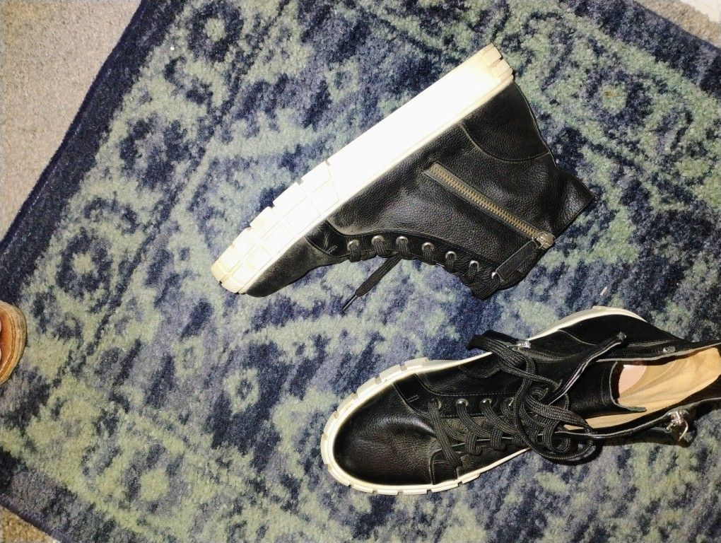 Ladies 8.5 Pickup Only Cash 