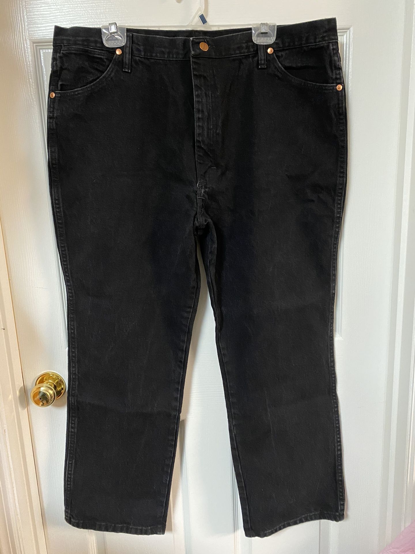 Wrangler’s Men Black Denim Jeans Size 42x30, Very Good Condition