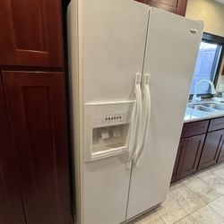 Whirlpool White 25.3 Refrigerator  W/ Water & Icemaker