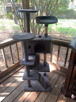 52” Cat scratch tower with condos