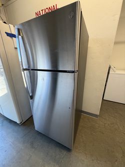 GE Stainless Steel Top-Freezer Refrigerator