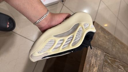 YEEZY BOOST V3 AZAEL SIZE 6Men / 7.5Women
