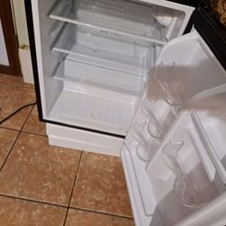Insignia Small Refrigerator 75
